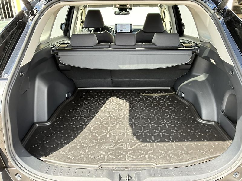 Toyota RAV4 2.5 HSD e-CVT AWD Comfort Styl - fotka 12 z 22