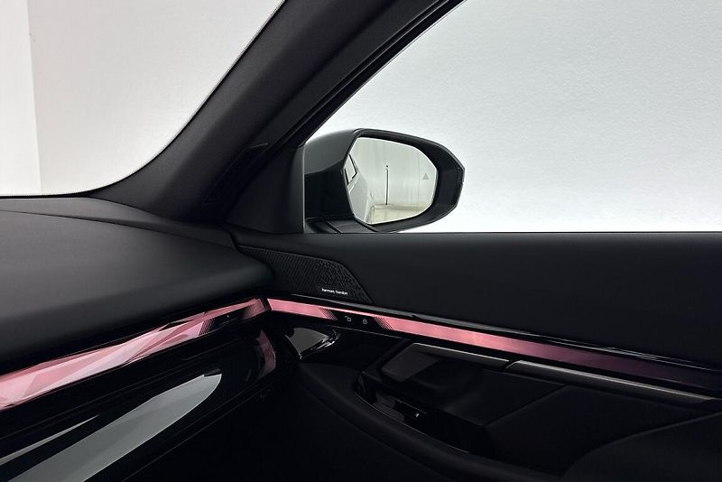 BMW Řada 5 540d xDrive Touring - fotka 17 z 25