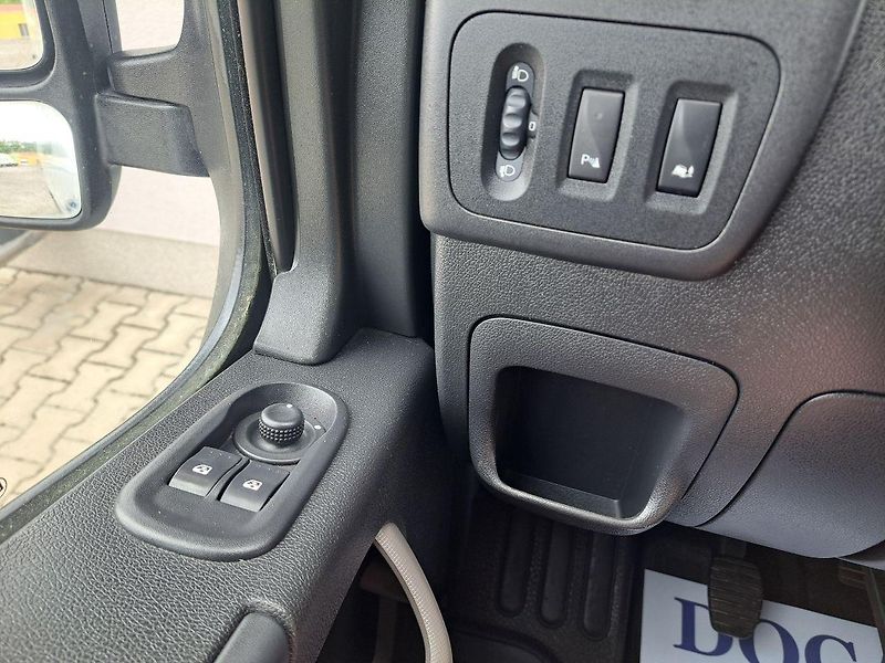 Renault Master (2017) 2.3 DCI L3H2, 7 míst, ZÁRUKA - fotka 26 z 33