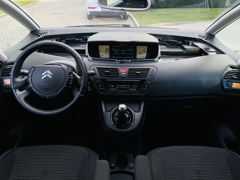 Citroën C4 Picasso 1.6i 88KW MANUÁL LED SENZORY - fotka 24 z 42