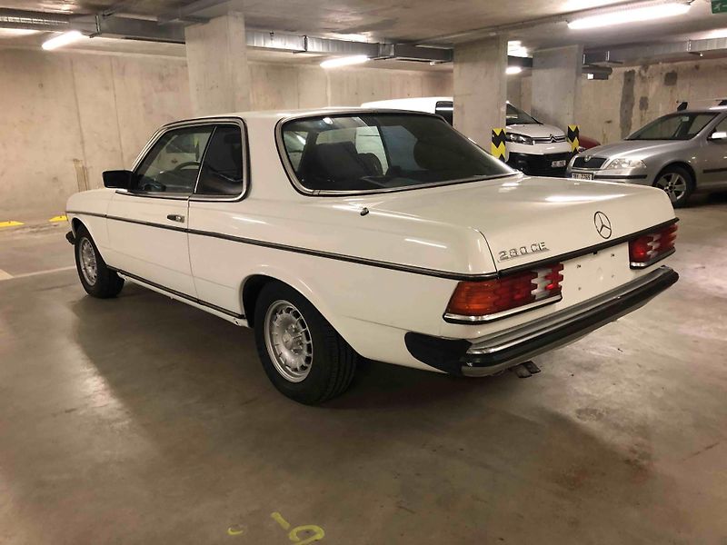 Mercedes-Benz 280 (1980) - fotka 2 z 9