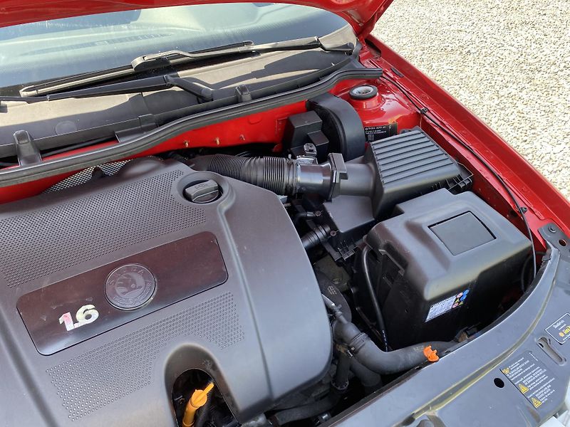 Škoda Octavia 1.6MPI 75kW-1xMAJ.-KLIMATIZACE - fotka 29 z 30