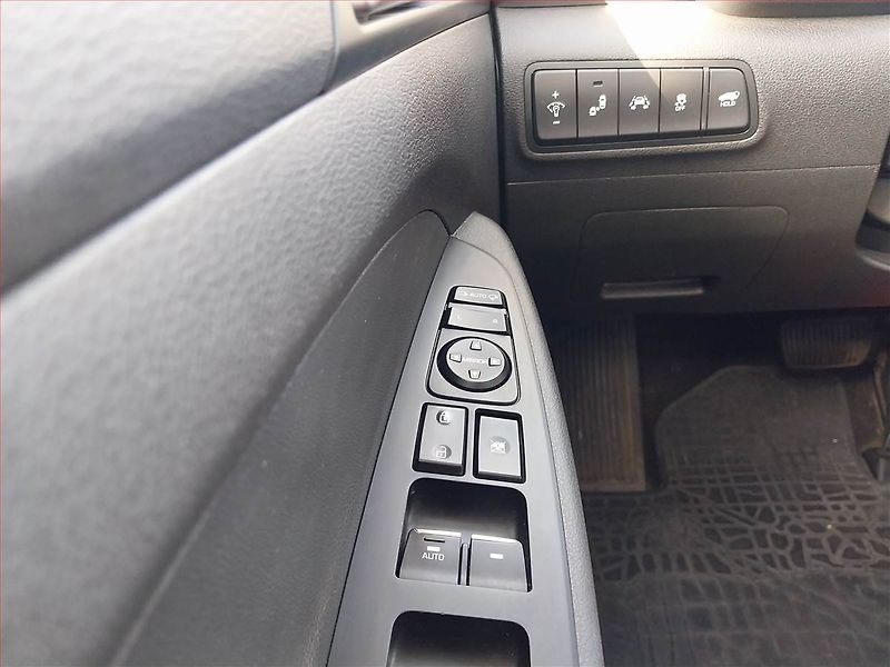 Hyundai Tucson (2015) 2.0 CRDi, 4X4, Automat, Kůže - fotka 22 z 31