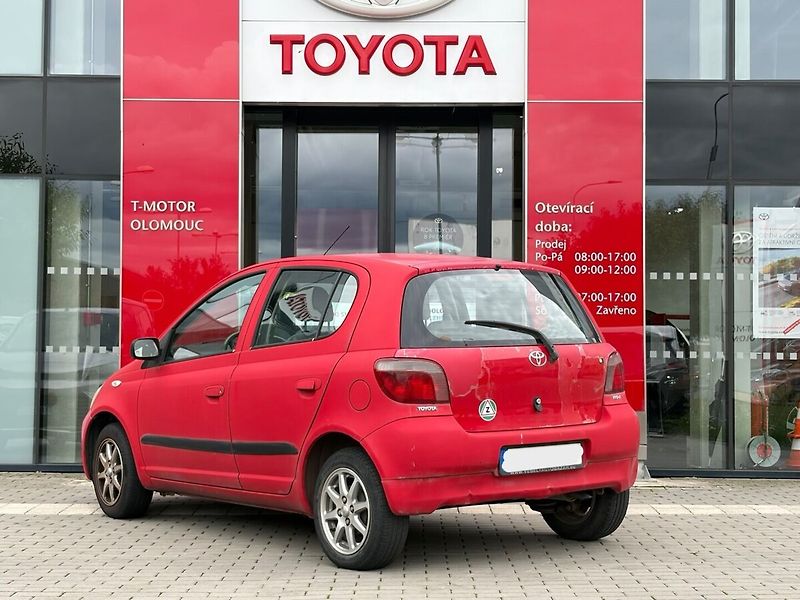 Toyota Yaris 1.0 Terra - fotka 2 z 14