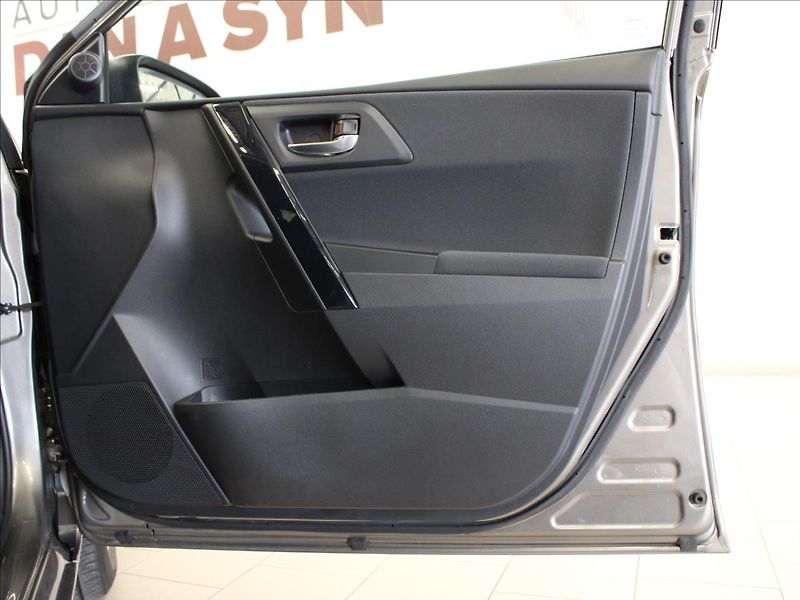Toyota Auris 1,2 Turbo navi aut. Klima - fotka 11 z 31