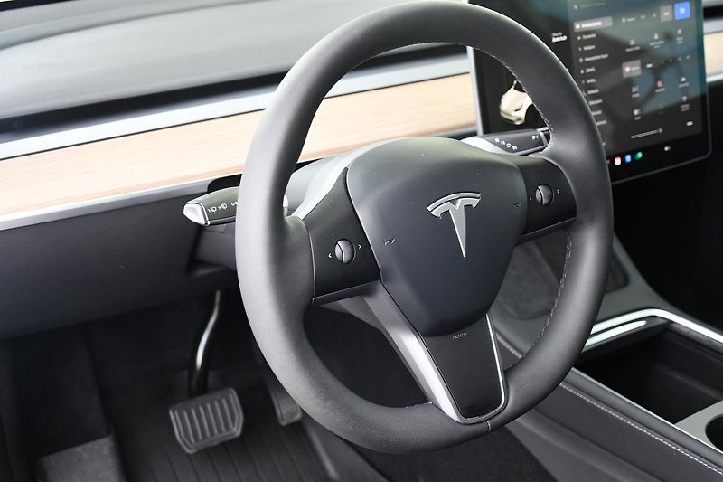 Tesla Model Y LONG RANGE DUAL REZERVACE - fotka 16 z 38