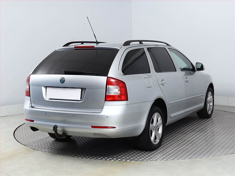 Škoda Octavia (2012) 2.0 TDI, Tempomat - fotka 5 z 14