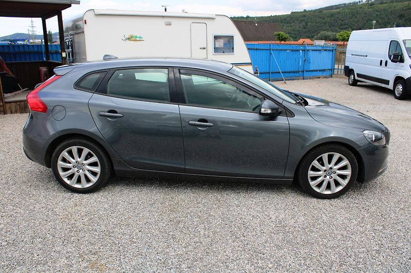 Volvo V40 (2012) 1,6D2 KLIMA TEMPOMAT EL.OKNA - fotka 8 z 16