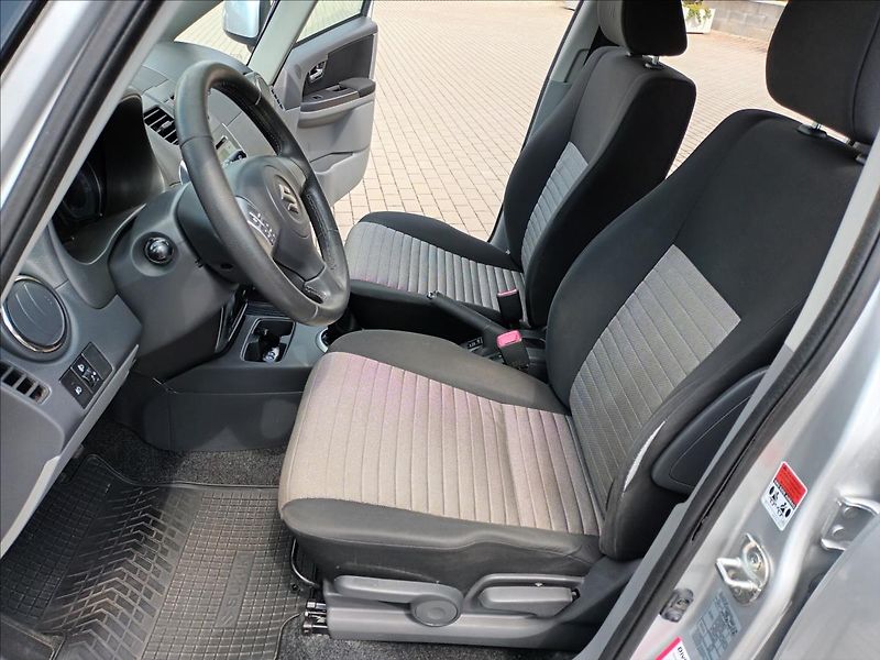 Suzuki SX4 1,6 VVT,88KW,4X4,VÝHŘEV,KOLA - fotka 17 z 47
