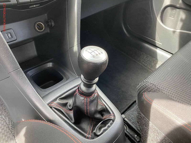Suzuki Swift (2013) 1.6i, 2.maj, servis.kniha - fotka 13 z 13