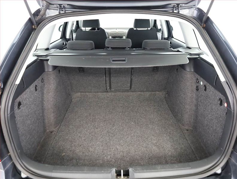 Škoda Octavia (2011) Ambiente 1.6 TDI, Automat - fotka 14 z 14