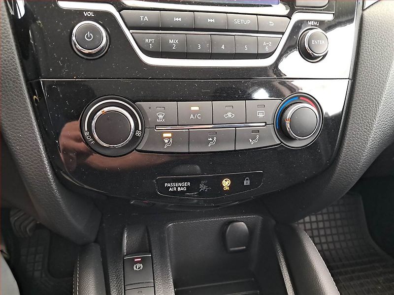 Nissan Qashqai (2017) 1.2 DIG-T, Serv.kniha - fotka 13 z 18