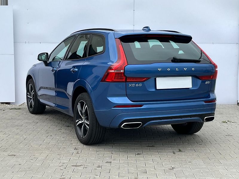 Volvo XC60 R-Design B5 AWD 184kW - fotka 8 z 26