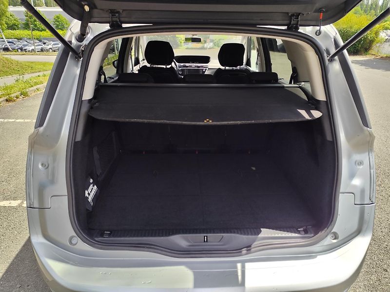 Citroën Grand C4 Picasso (2014) - fotka 11 z 34