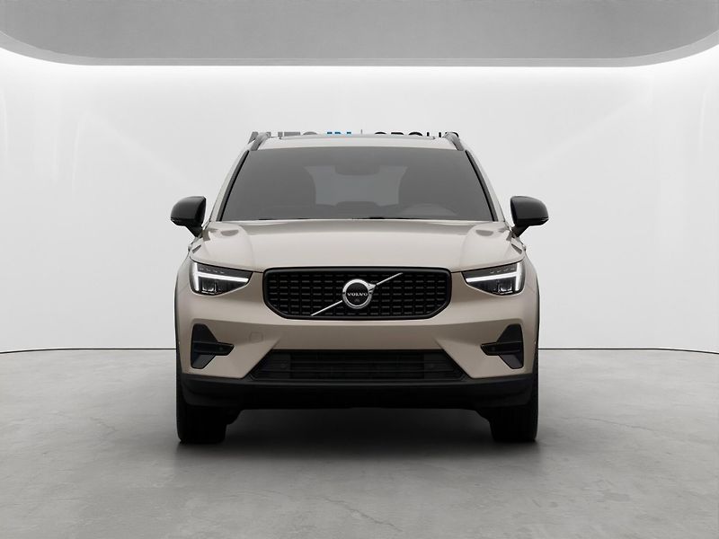 Volvo XC40 (2026) DARK B4 PLUS FWD, Nez.topení - fotka 2 z 10