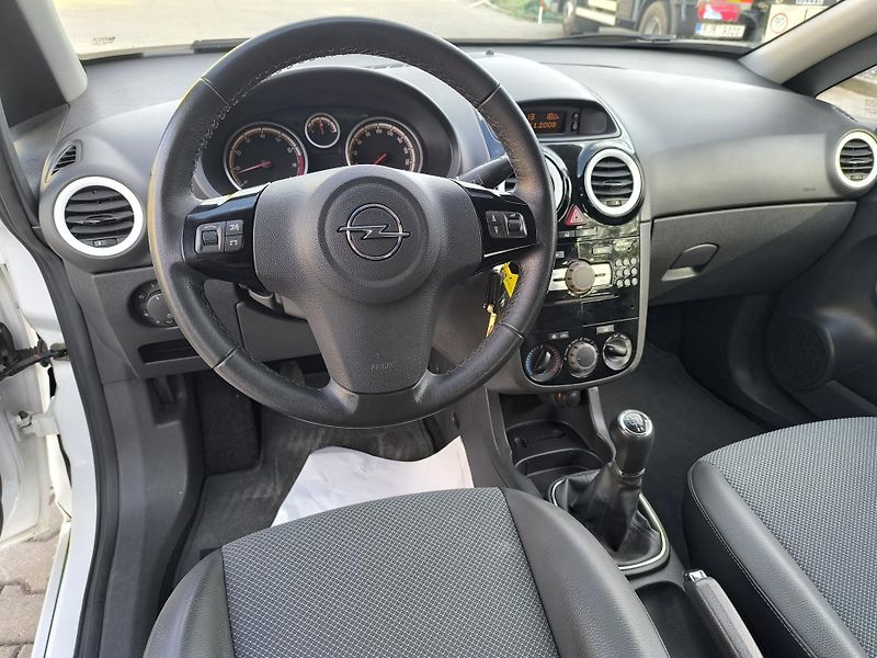 Opel Corsa 1.3 DOLOŽENÉ KM,SERVISNÍ KN - fotka 20 z 43