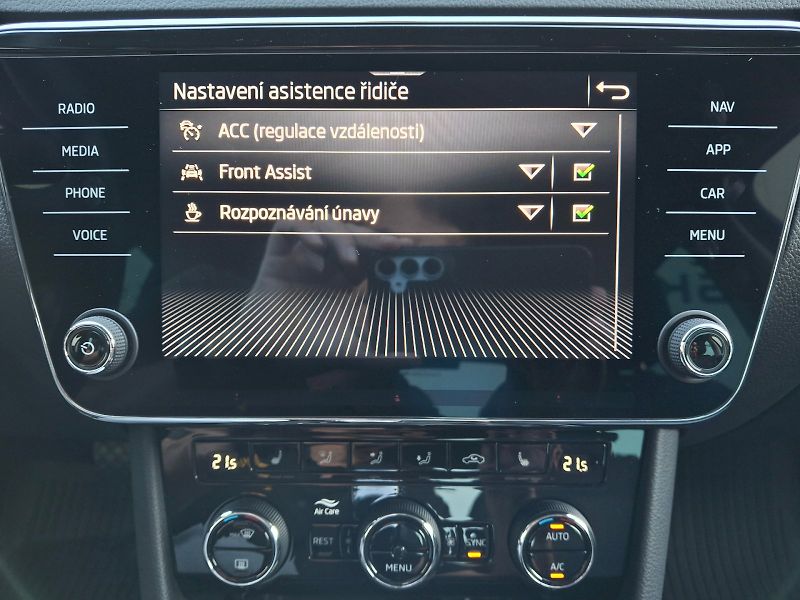 Škoda Superb (2023) Style DSG 1,5TSi 110kW - fotka 18 z 35