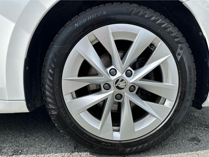 Škoda Octavia Combi STY TS 110/1.5 M6F - fotka 15 z 23
