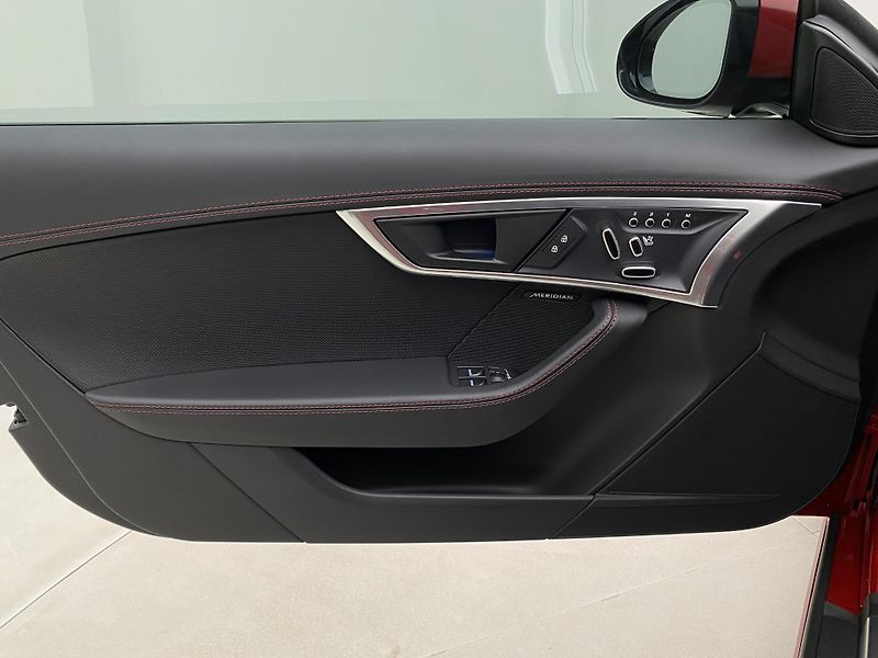 Jaguar F-Type R 5.0 423kW AWD AUT CZ - fotka 4 z 41