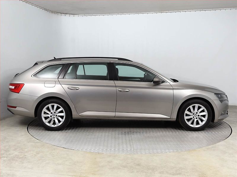 Škoda Superb (2016) Ambition 2.0 TDI, ČR,1.maj - fotka 6 z 19