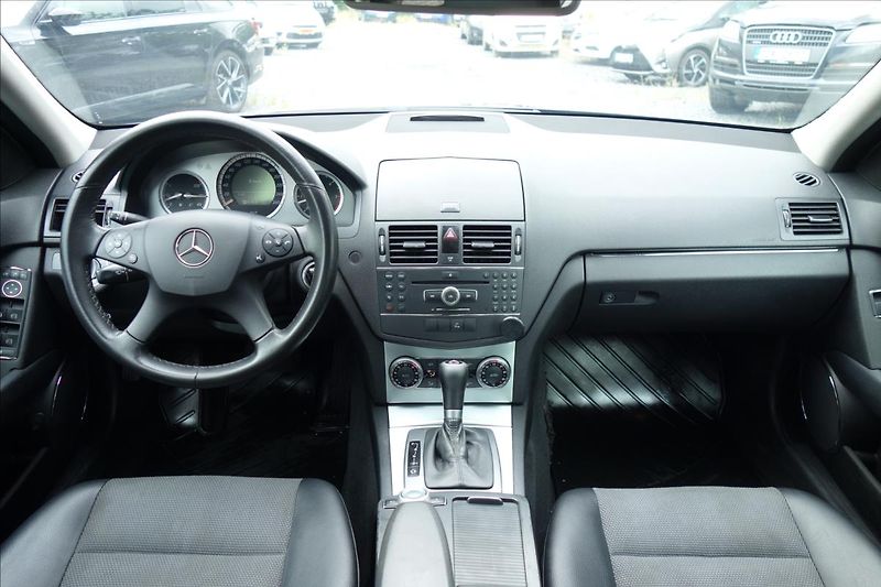 Mercedes-Benz Třídy C 320CDi 165KW, AVANTGARDE. - fotka 17 z 31