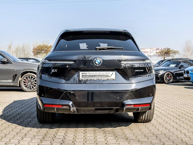 BMW iX xDrive40 Sport Vzduch Pano HuD - fotka 6 z 13