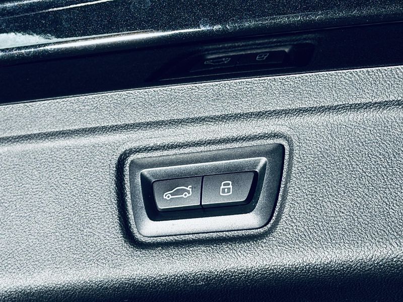 BMW Řada 3 (2023) 330d*xDRIVE*M-PAKET*ZÁR*TAŽNÉ - fotka 39 z 41