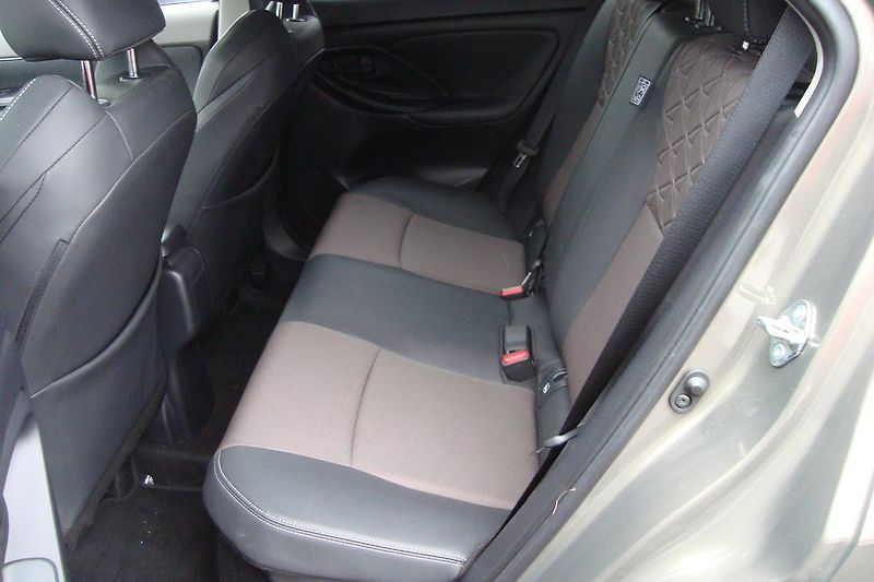 Toyota Yaris Cross (2024) 1.5 Hybrid,ČR,1.Maj.Exetucive - fotka 29 z 83