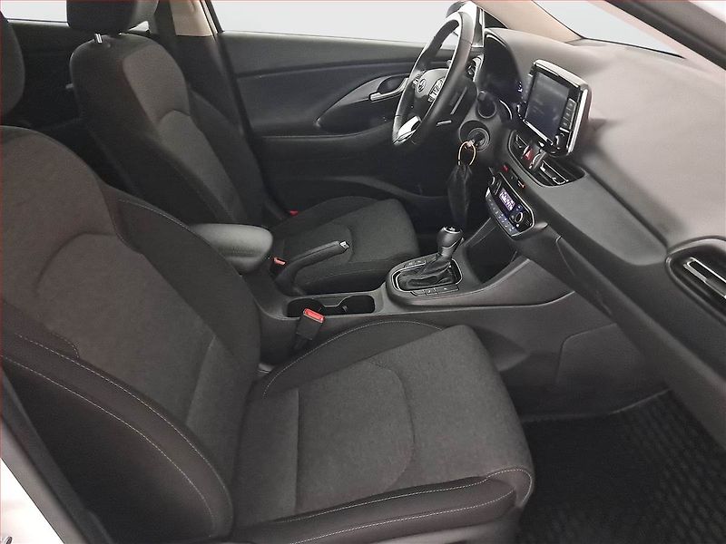 Hyundai i30 (2024) 1.0 T-GDI, Automat, Serv.kniha - fotka 9 z 16