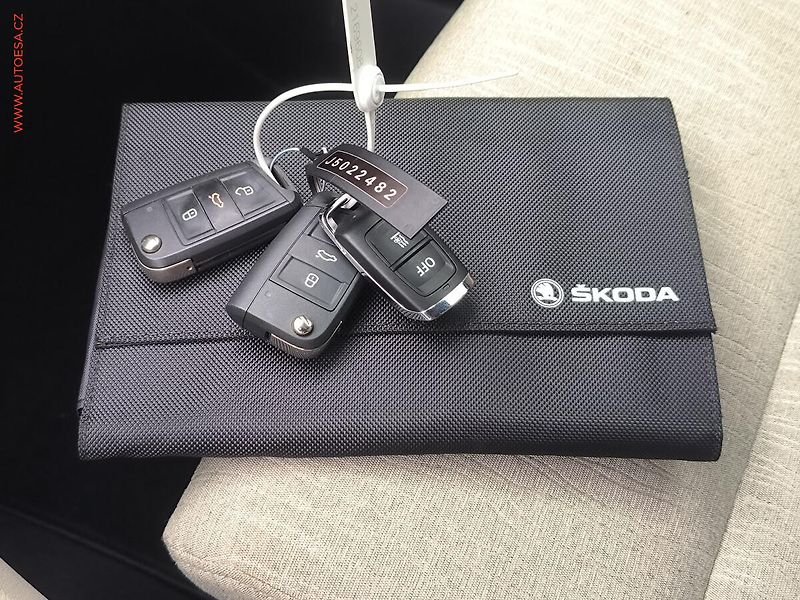 Škoda Karoq (2018) 1.5 TSi, Style, DSG, panor - fotka 26 z 26