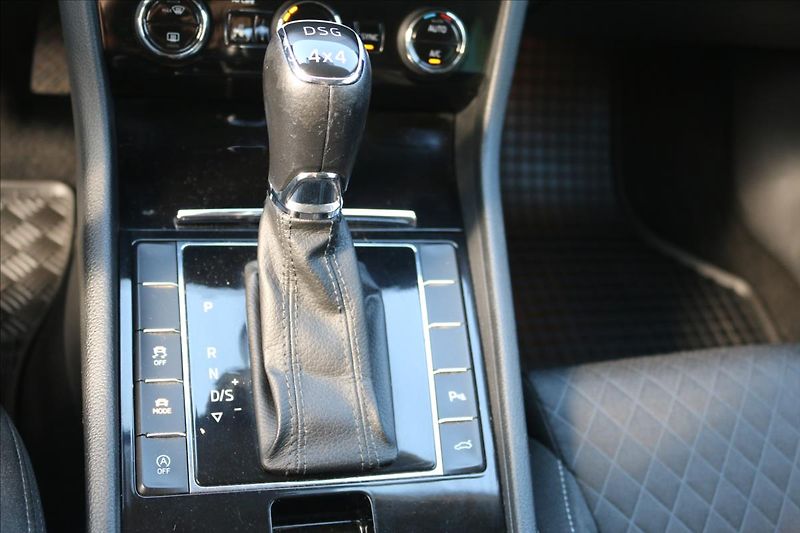 Škoda Superb 2,0 TDi, DSG , 4x4 - fotka 24 z 52