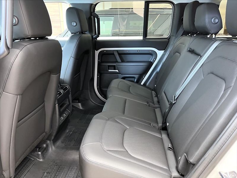 Land Rover Defender 3,0   110 S D200 AWD - fotka 15 z 15