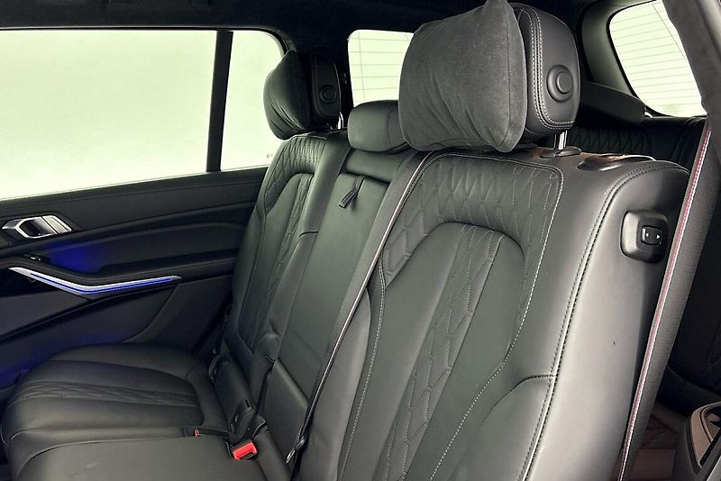 BMW X7 xDrive40i - fotka 9 z 29