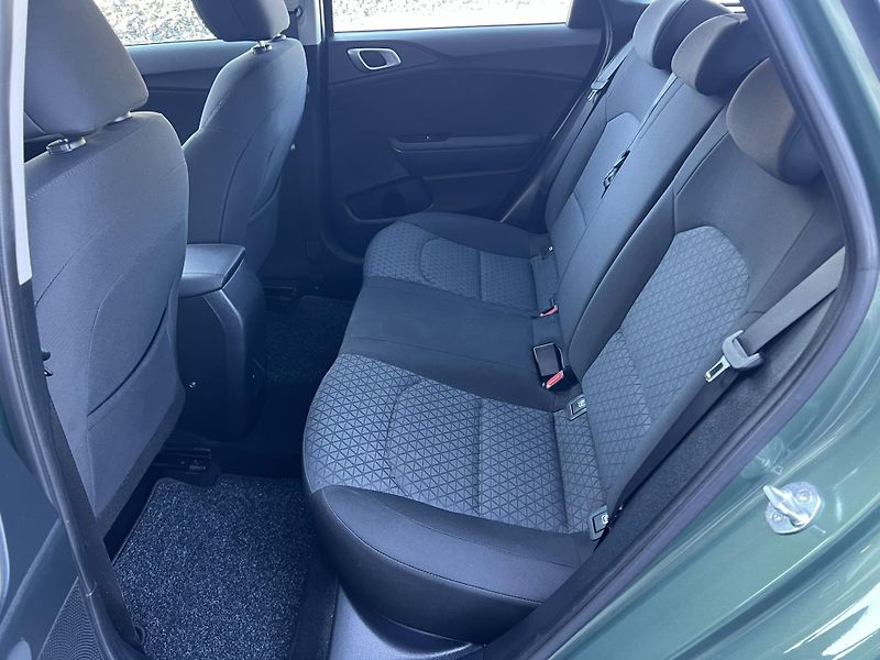 Kia Ceed (2024) 1.5T-GDi 118kW KAMERA ČR NOVÉ - fotka 9 z 22