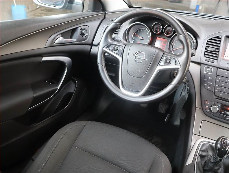 Opel Insignia (2011) 1.4 Turbo, Navi, Tempomat - fotka 7 z 14