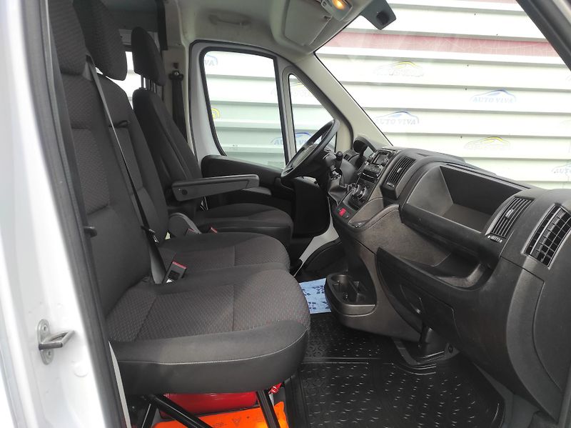 Opel Movano 2,2BHDi L2H1, 7 míst, Vestavba - fotka 8 z 39