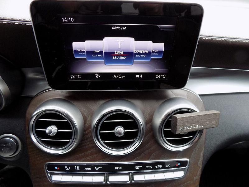 Mercedes-Benz GLC (2018) 250d/AMG Line/4-Matic/ČR/DPH/ - fotka 25 z 40