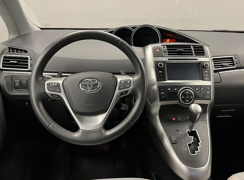 Toyota Verso 2.2 AT STYLE D-CAT 7míst - fotka 5 z 17