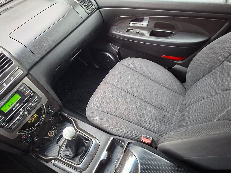 SsangYong Rexton (2015) RX200E-XDI 114kW 6MAN -TAŽ.ZAŘ - fotka 14 z 33
