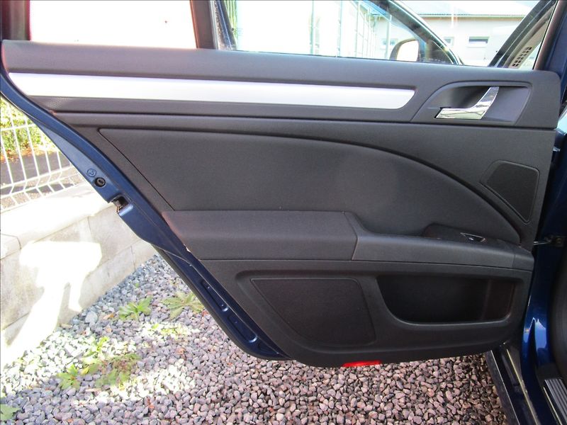 Škoda Superb Combi 2.0TDi Ambi, aut. Klima - fotka 30 z 40