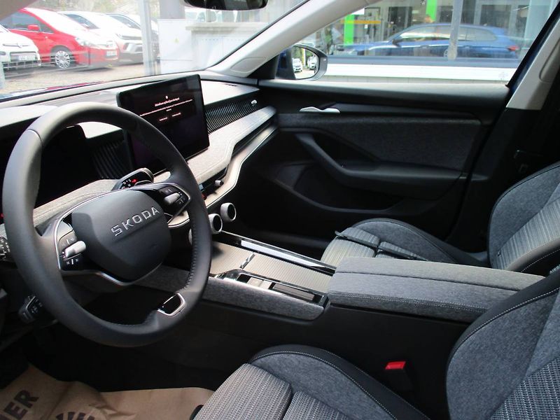 Škoda Superb Combi Selection 2,0TDI 110 kW - fotka 10 z 14