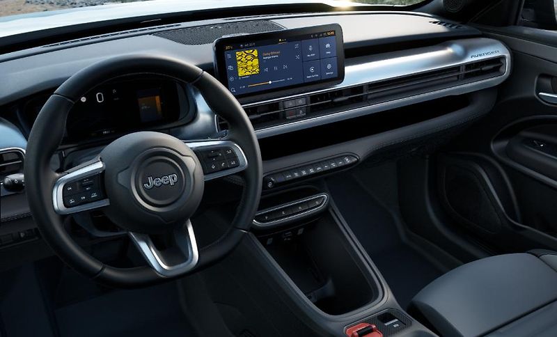 Jeep Avenger (2026) Altitude e-Hybrid 1.2 Turbo - fotka 7 z 8