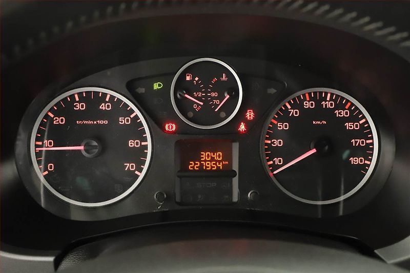 Citroën Berlingo (2017) Shine 1.6 BlueHDi, 5Míst, ČR - fotka 8 z 15