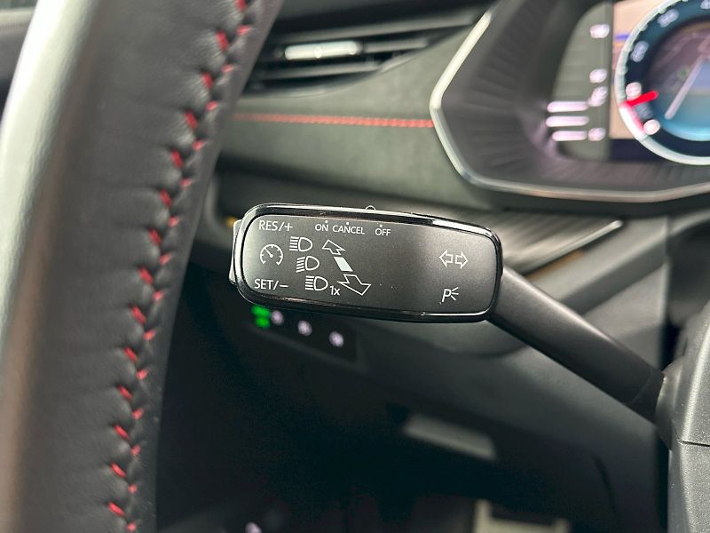 Škoda Octavia (2023) Combi 2.0TSI 180kW RS - fotka 27 z 34