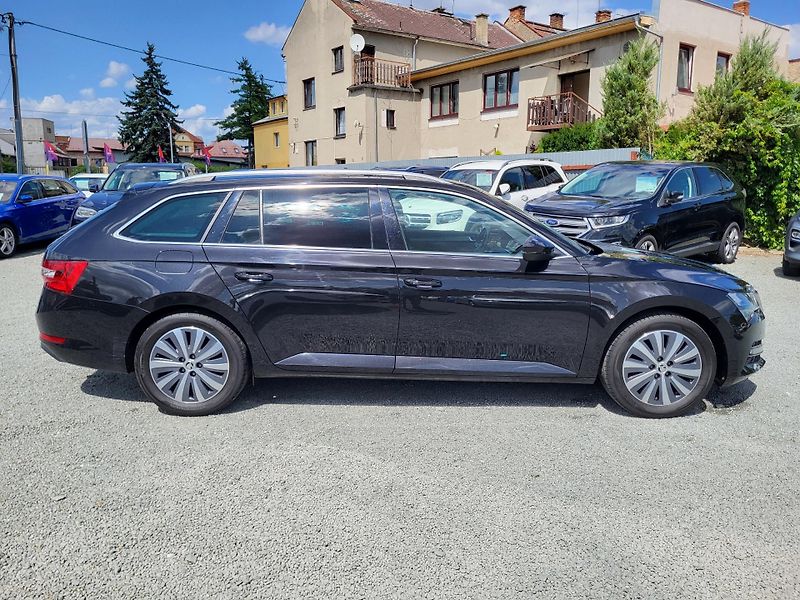 Škoda Superb III FL combi 1.5 TSI DSG STYLE - fotka 5 z 46