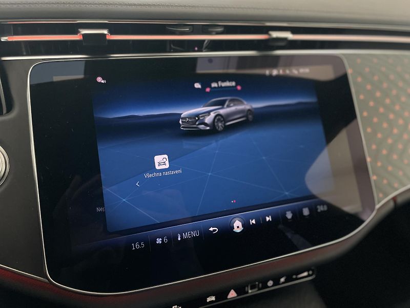 Mercedes-Benz Třídy E E 220d 4Matic AMG - fotka 30 z 41