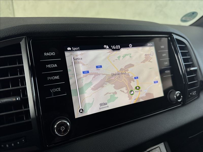 Škoda Karoq 2,0 TDi  Sportline LED Virtual - fotka 35 z 47