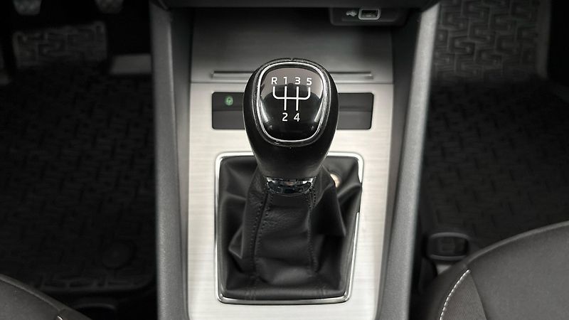 Škoda Octavia 1.6 TDI Ambition Combi - fotka 23 z 24