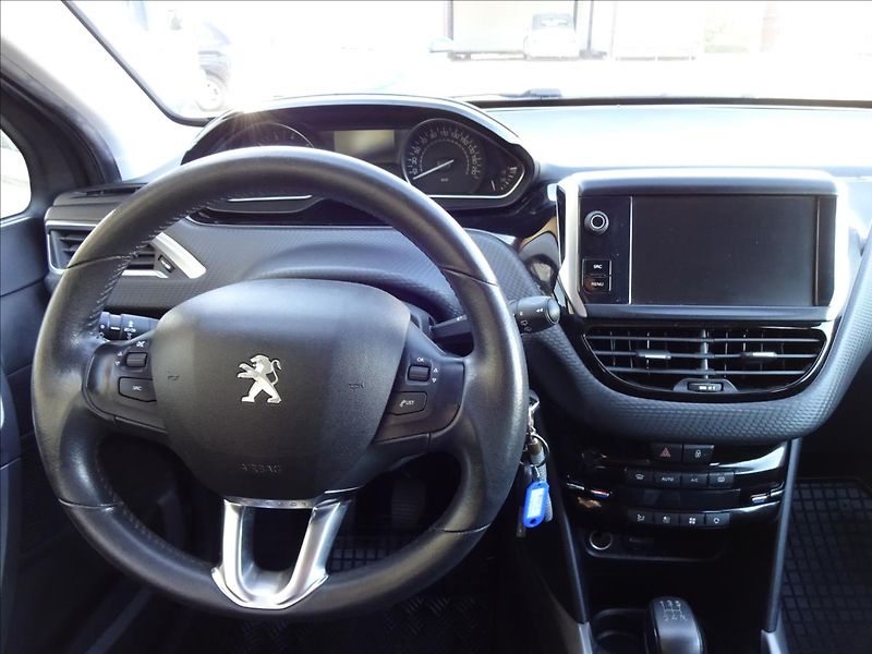 Peugeot 2008 1,2i 61kW - fotka 34 z 55