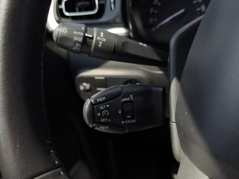 Citroën C3 (2021) SHINE 1.2 81kW, ČR, 1. Maj., P - fotka 13 z 27